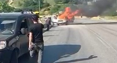 İzBursa'da erik yüklü kamyonet alev alev yandı