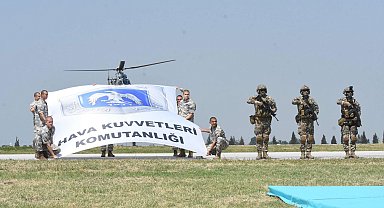 İzmir'de 'Gençlik ve Havacılık Festivali' başladı