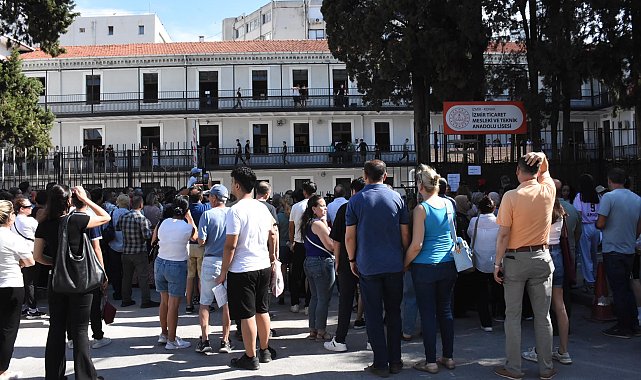 İzmir'de YKS heyecanı başladı