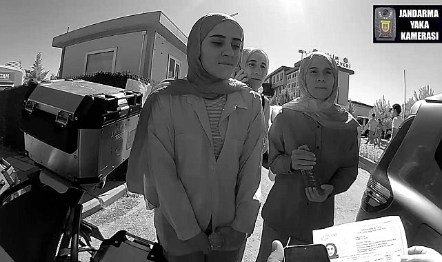 Jandarma, ikiz kardeşler ile bir öğrenciyi motosiklet ile sınava yetiştirdi