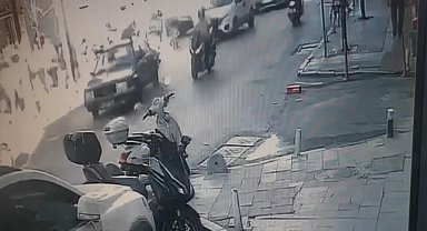 Kağıthane'de hatalı sollama kazası kamerada
