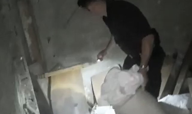Kağıthane'de uyuşturucu deposuna çevrilen aile binasına baskın: 'Peçeteye sarıp yutuyoruz'
