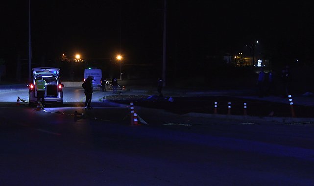 Kaldırıma çarpan motosiklet metrelerce savruldu: 1 ölü