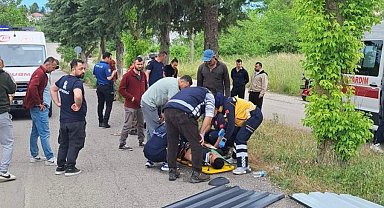 Kamyon ile kamyonet çarpıştı; 5 yaralı