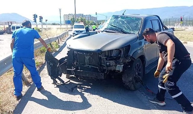 Kamyonet ile tanker çarpıştı: 2 yaralı