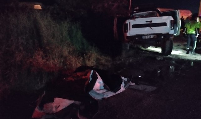 Kamyonet ile TIR çarpıştı: 3 yaralı