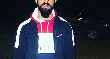 Kamyonete çarpan motosikletin alkollü ve ehliyetsiz sürücüsü öldü