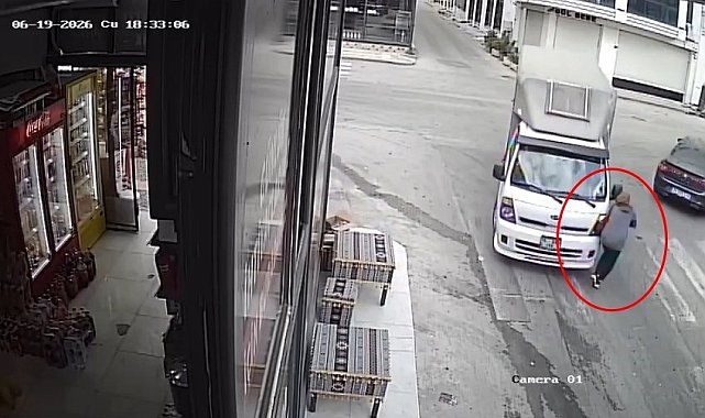Kamyonetin çarptığı kadın ağır yaralandı, sürücü tutuklandı; kaza kamerada