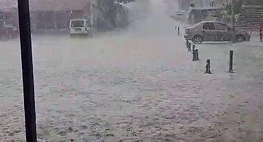 Kars'ta sağanak ve dolu, sele neden oldu