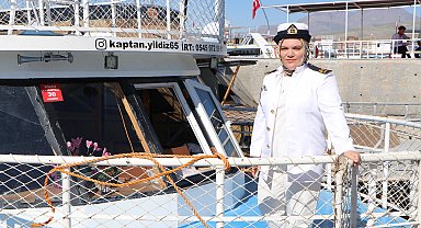 Kayınpederinden ilham aldı, Van Gölü'nün tek kadın kaptanı oldu