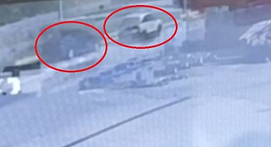 Kayseri'de iki otomobilin çarpıştığı kaza kamerada; 2 yaralı