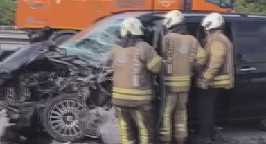 Kemerburgaz Havalimanı yolunda minibüsle kamyonet çarpıştı; yaralılar var-1 Fotoğraf eklendi