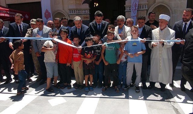 Kilis'te 6 Şubat depremlerinde hasar gören 2 cami yeniden ibadete açıldı