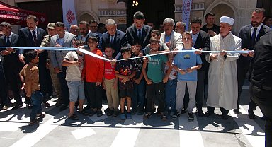 Kilis'te 6 Şubat depremlerinde hasar gören 2 cami yeniden ibadete açıldı