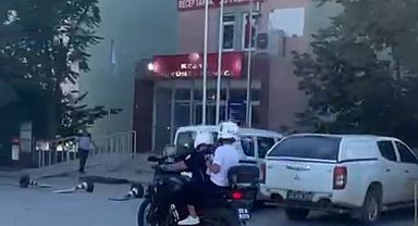 Kimliğini unutan ve yanlış okula gelen öğrencileri, motosikletli polisler sınava yetiştirdi
