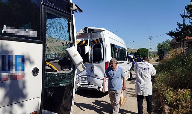 Kırşehir'de işçi servis midibüsü, minibüse çarptı: 1'i ağır 17 yaralı