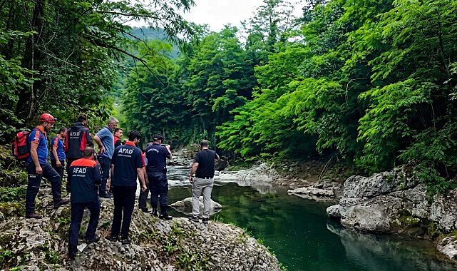 Kızının gözü önünde ırmağa düşen baba kurtarılamadı
