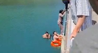 Köprüden göle düşen kadın kurtarıldı