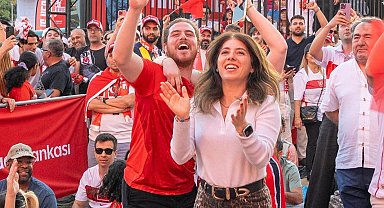 Los Angeles'ta Türk taraftarlar ABD galibiyetini kutladı