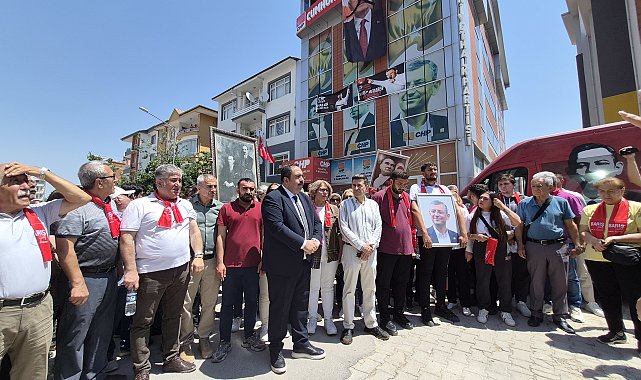 Malatya'da CHP'nin yeni il yönetimi, kapıyı çilingire açtırarak içeri girdi