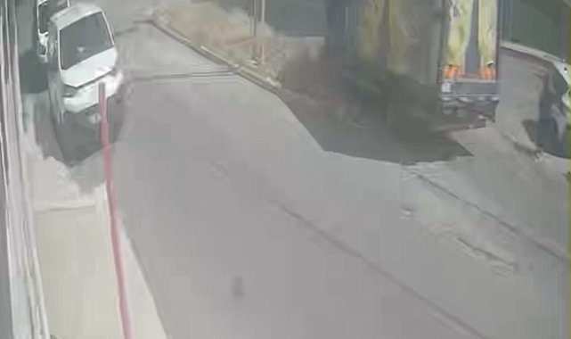 Maltepe'de freni arıza yapan kamyonet park halindeki otomobile çarparak durabildi