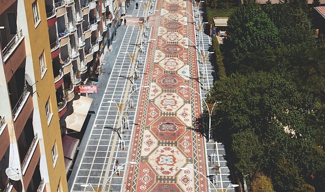Mardin'de halı motifli cadde ilgi görüyor