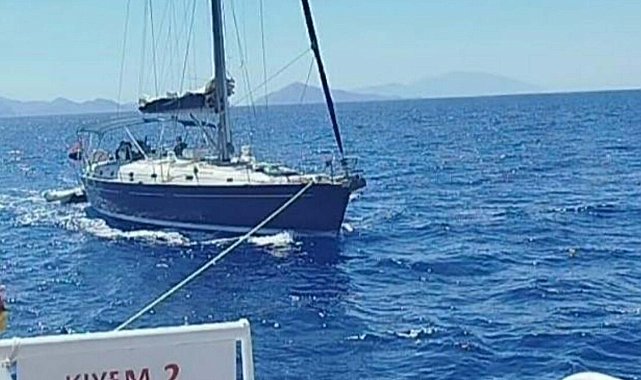 Marmaris'te makine arızası nedeniyle sürüklenen tekne kurtarıldı