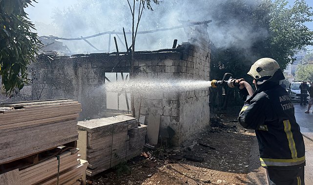 Metruk evin yandığı mahallede yaşayanlar: Burası sonunda komple yanacak