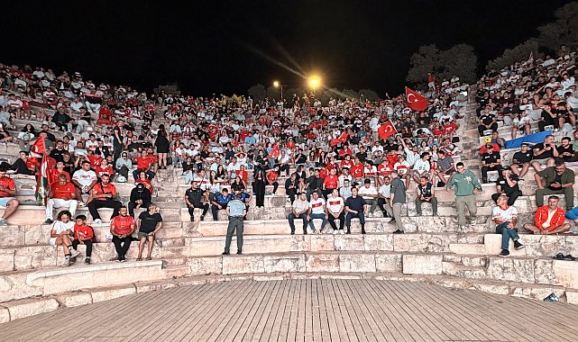 Milli maç Antiphellos Antik Tiyatrosu'nda izlendi