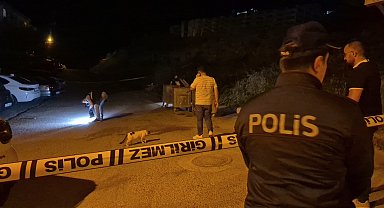 Motosikletle yaklaştığı kişiye ateş etti, mermiler bina ve otomobile isabet etti