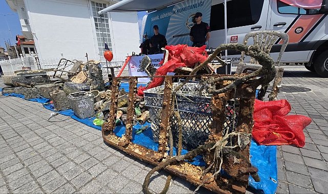 Mudanya'da denizden 2,5 ton atık çıkarıldı