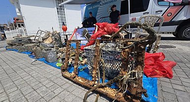 Mudanya'da denizden 2,5 ton atık çıkarıldı