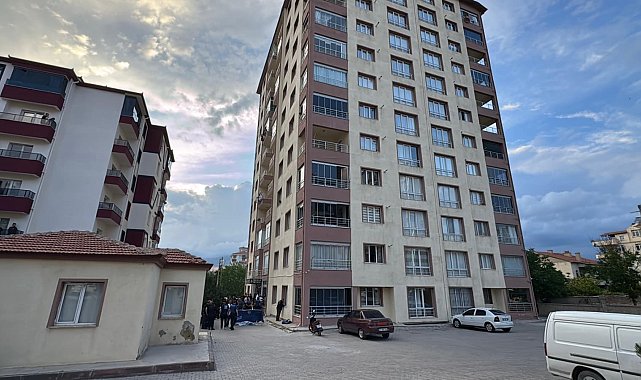 Niğde'de 10'uncu katından düşen genç, hayatını kaybetti.