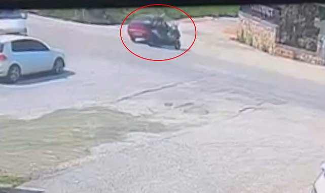 Otomobil ile çarpışan motosikletin sürücüsü yaralandı; kaza anı kamerada