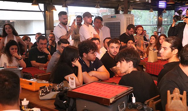 Özel: Bir bankın üzerindeyiz ama milletin gönlündeyiz