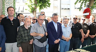Özgür Özel, İzmir'de lise arkadaşının annesinin cenazesine katıldı