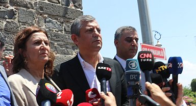 Özgür Özel: Kayyımdan sonra binaları geride bıraktık, yürüyoruz