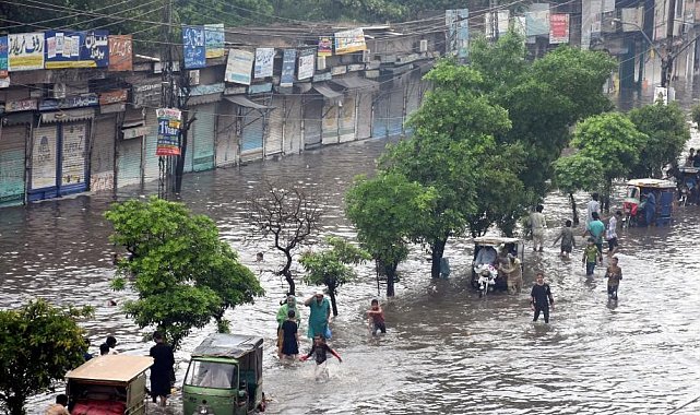 Pakistan'da şiddetli yağış nedeniyle 7 kişi hayatını kaybetti