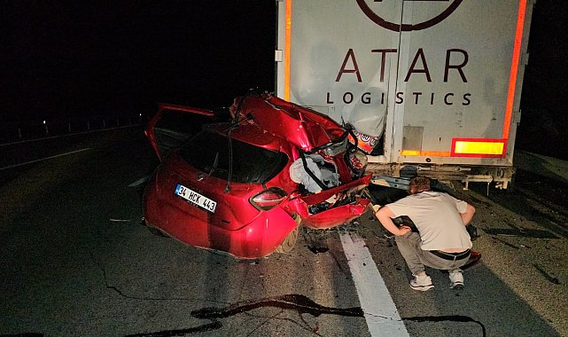 Park halindeki TIR'a arkadan çarpan otomobilin sürücüsü öldü