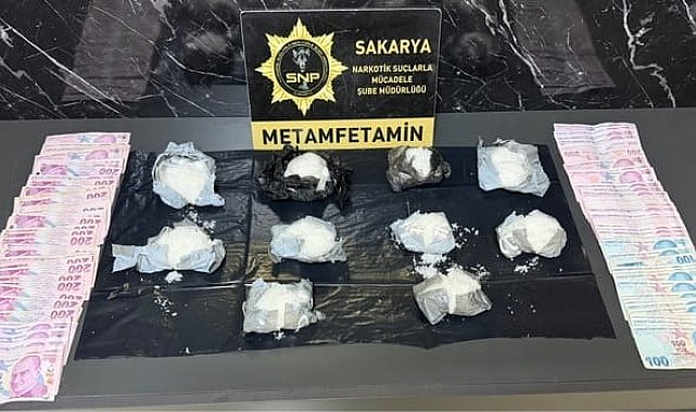 Sakarya'da 1 kilo metamfetamin ele geçirildi; 3 gözaltı