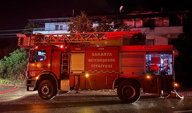 Sakarya'da iki katlı evde yangın