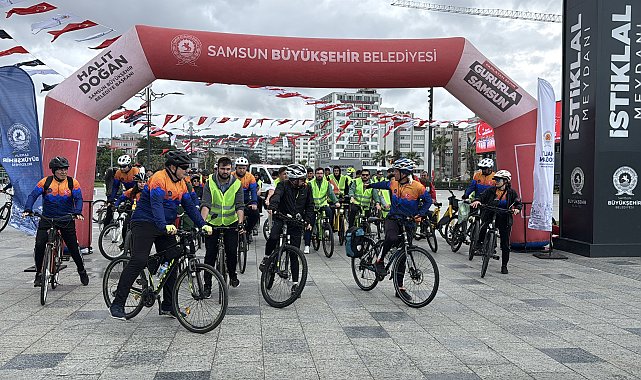 Samsun'da milli maç sonrası sağlıklı yaşam için pedal çevirdiler