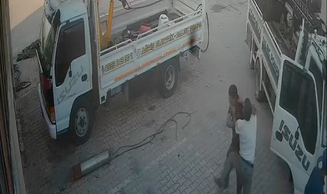 Sanayi sitesindeki tekmeli, yumruklu kavga güvenlik kamerasında