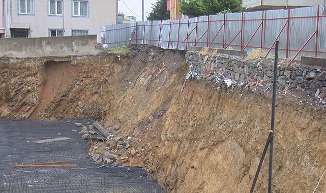 Sancaktepe'de toprak kayması -1