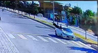 Şanlıurfa'da otomobilin, yayaya çarptığı kaza kamerada