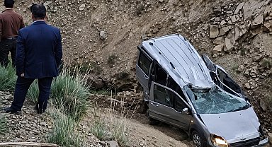 Şarampole yuvarlanan hafif ticari aracın sürücüsü öldü