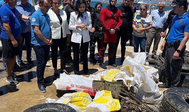 Saros'ta denizden araç lastikleri ile plastik atıklar çıktı
