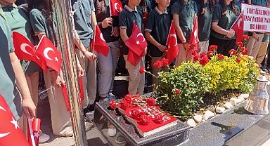 Şehit öğretmen Şenay Aybüke Yalçın, kabri başında anıldı