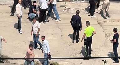 Şemdinli'de 2 kişinin yaralandığı silahlı- sopalı kavga kamerada