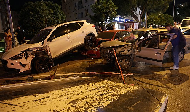 Seyir halindeyken kalp krizi geçirip park halindeki araçlara çarpan sürücü hastanede öldü